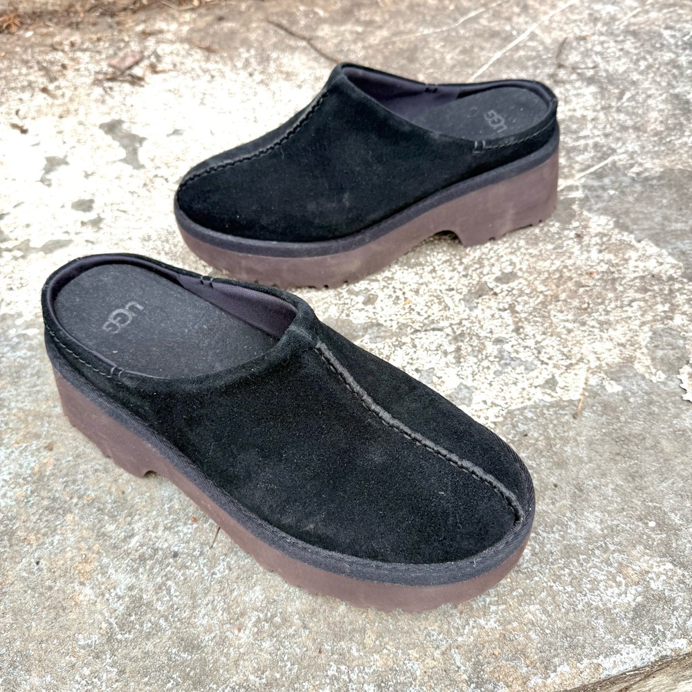 UGG Black Suede 2" New Heights Platform Clogs Size 10